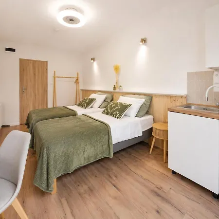Prague Airport With Kitchenette & Terrace - Kindstaysuites Apartamento